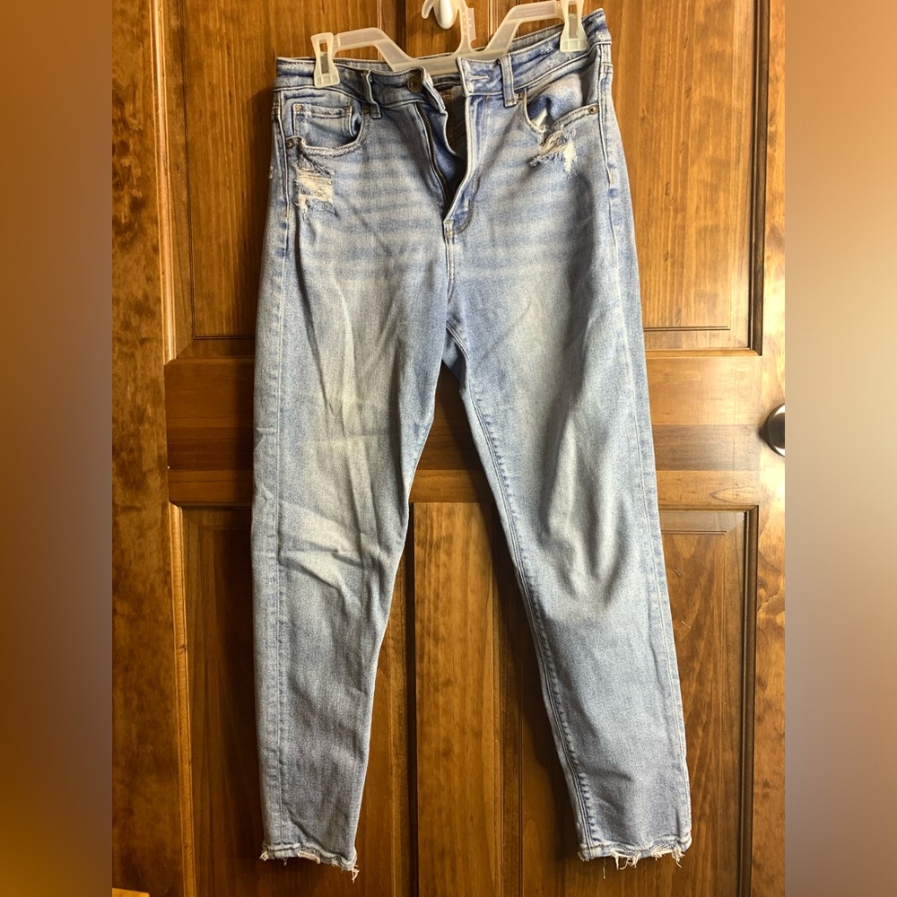 American Eagle Light Blue Women’s Distressed Mom Jean size 4